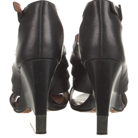 Givenchy
Leather Gladiator Sandals - Picture 4 of 5